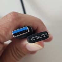 2x USB A to MicroUSB 3.0, 1x