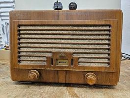 Antiker Radio und Telefonrundspruchgerät