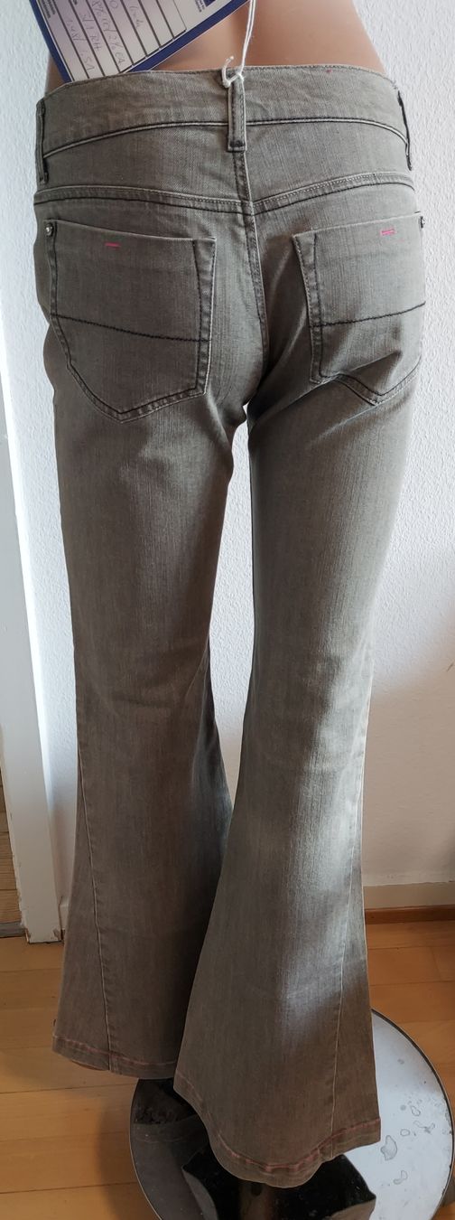 Jeans: Neue coole Damen Jeans Gr 40 bootcut – Neu (gemäss Beschreibung) aus Basel von Allerlei-Basel 1