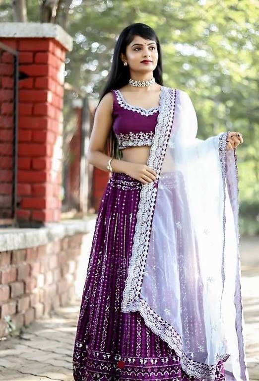 Vestiti: Purple Embroidered Georgette Lehenga – Usato da Bulle venduto da pra_c9c8 3
