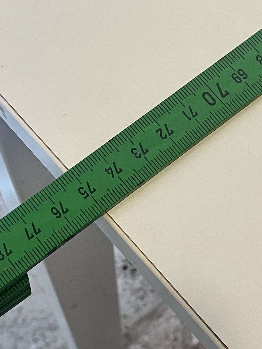 Tische: Table carrée – Gebraucht aus Grandvaux von mai_shl9 3