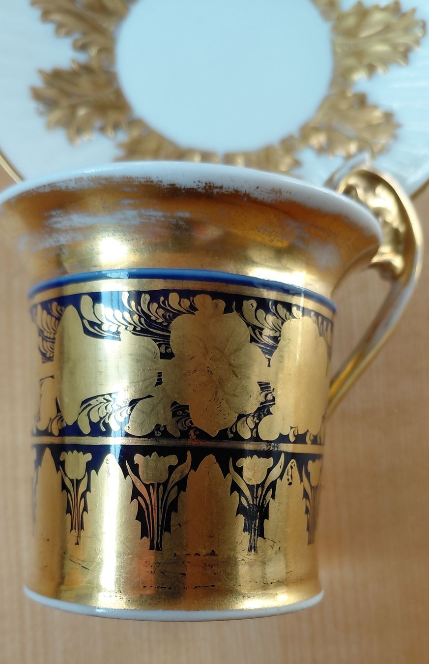 Tassen: Antike Tesse mit edlem Golddekor, 1840/50 – Gebraucht aus Trogen von Limboo 2