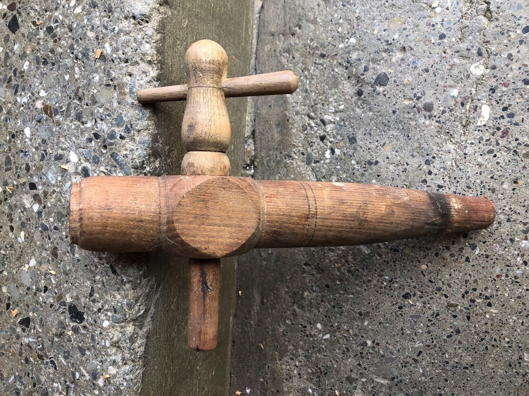 Tutti gli attrezzi: Antiker Zapfhahnen Holz – Usato da Schübelbach venduto da Dolly990_2 1
