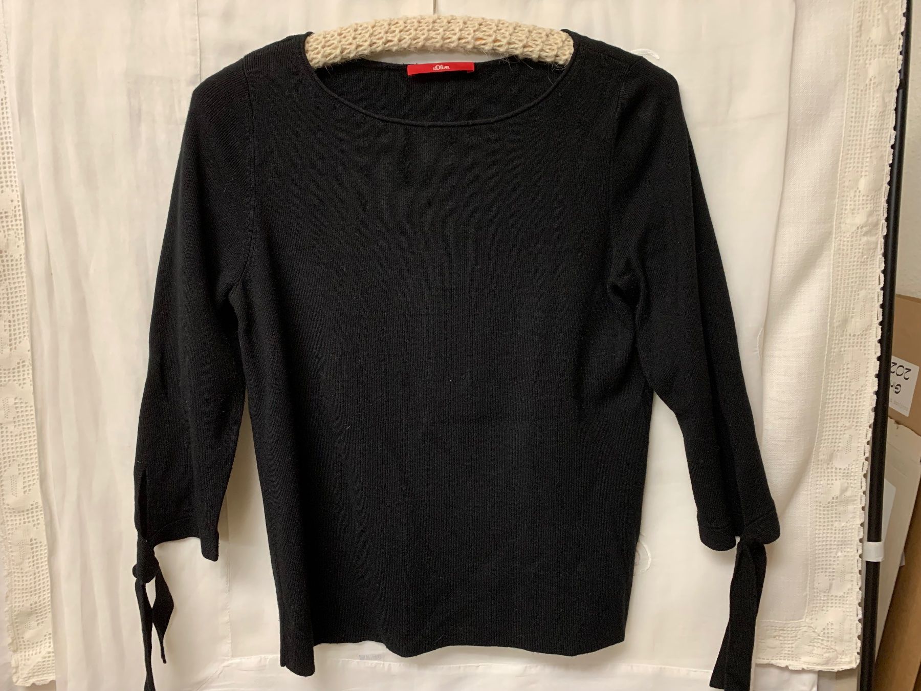 Maglioni & Felpe: schwarzer Pullover mit speziellem Armabschluss / neuwertig – Usato da Meilen venduto da Flockenwirbel