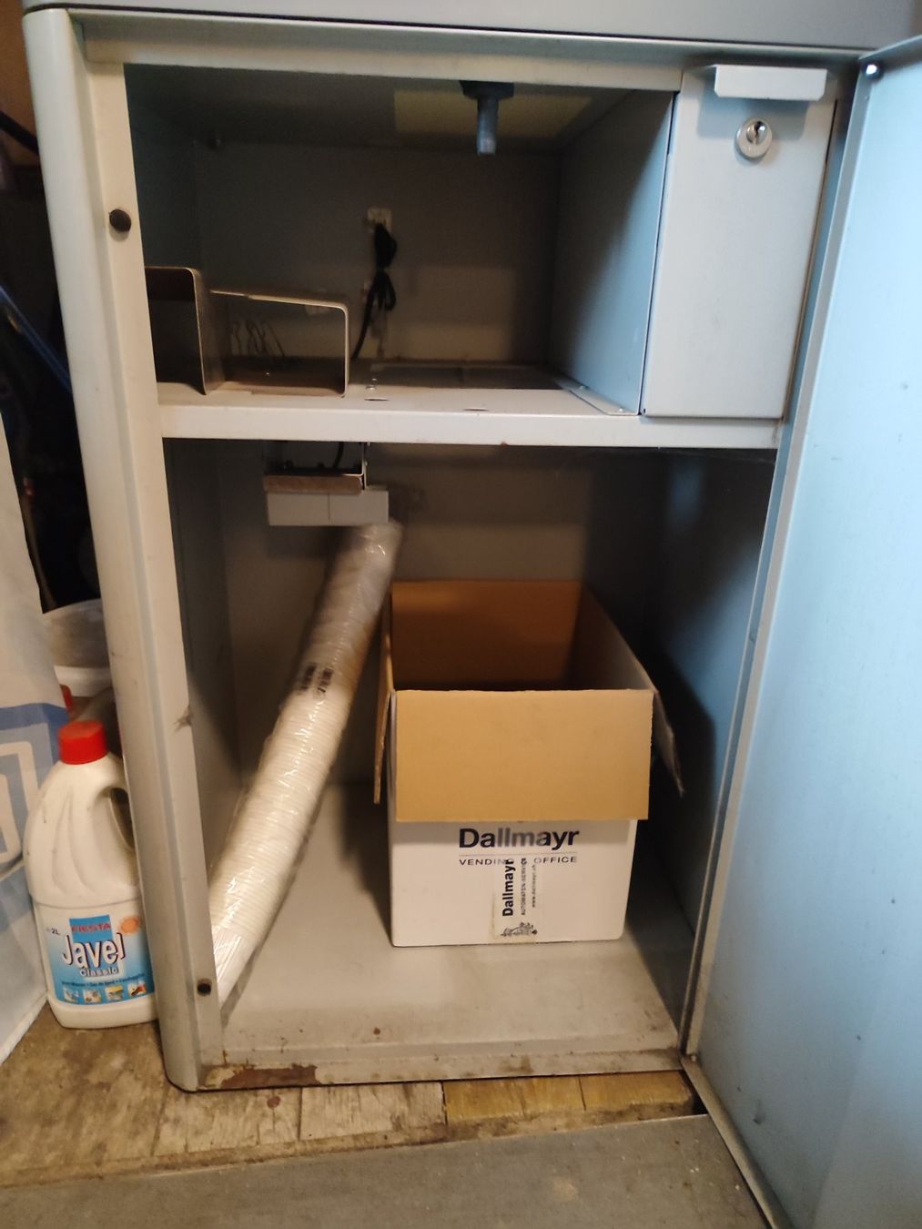 Macchine per caffè & Macchine per espresso: Kaffeeautomat, Kaffeevollautomat Standgerät – Usato da schongau venduto da schrauber17 2