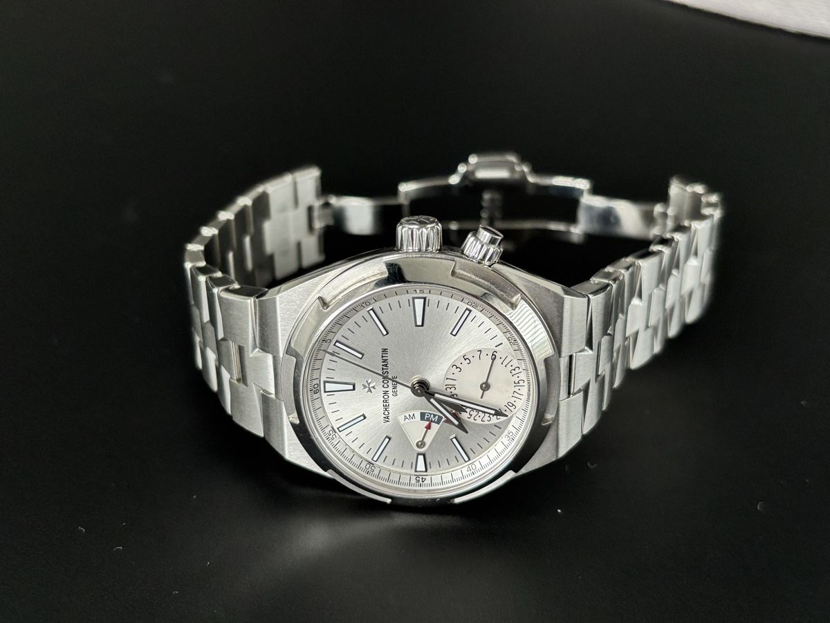 Vacheron Orologi: Vacheron Constantin Overseas Dual Time 7900V Silver Dial – Nuovo (secondo la descrizione) da Dübendorf venduto da ger_7bhx 1