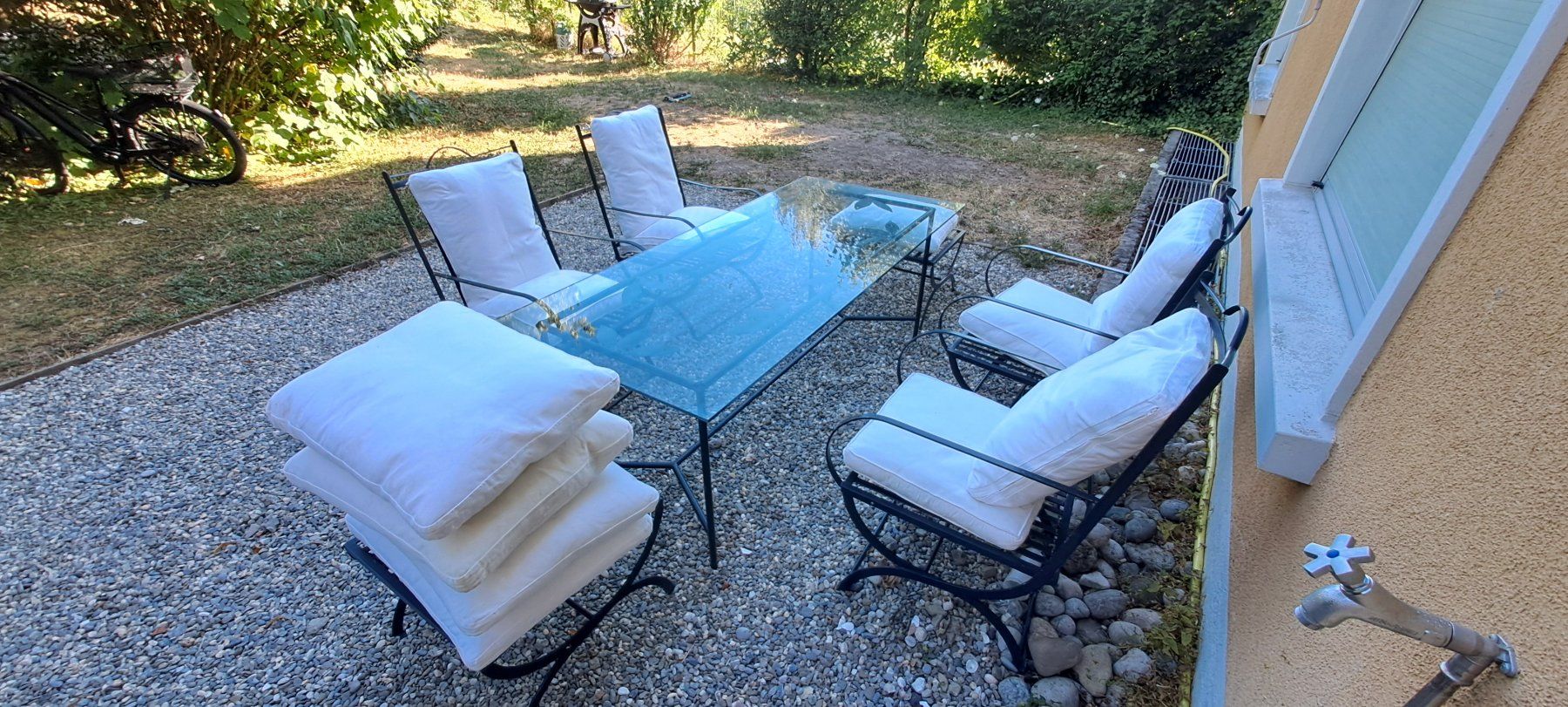 Set di tavolo e panche: Table de jardin en verre et fer forgé – Usato da La Croix (Lutry) venduto da edo_n8wf