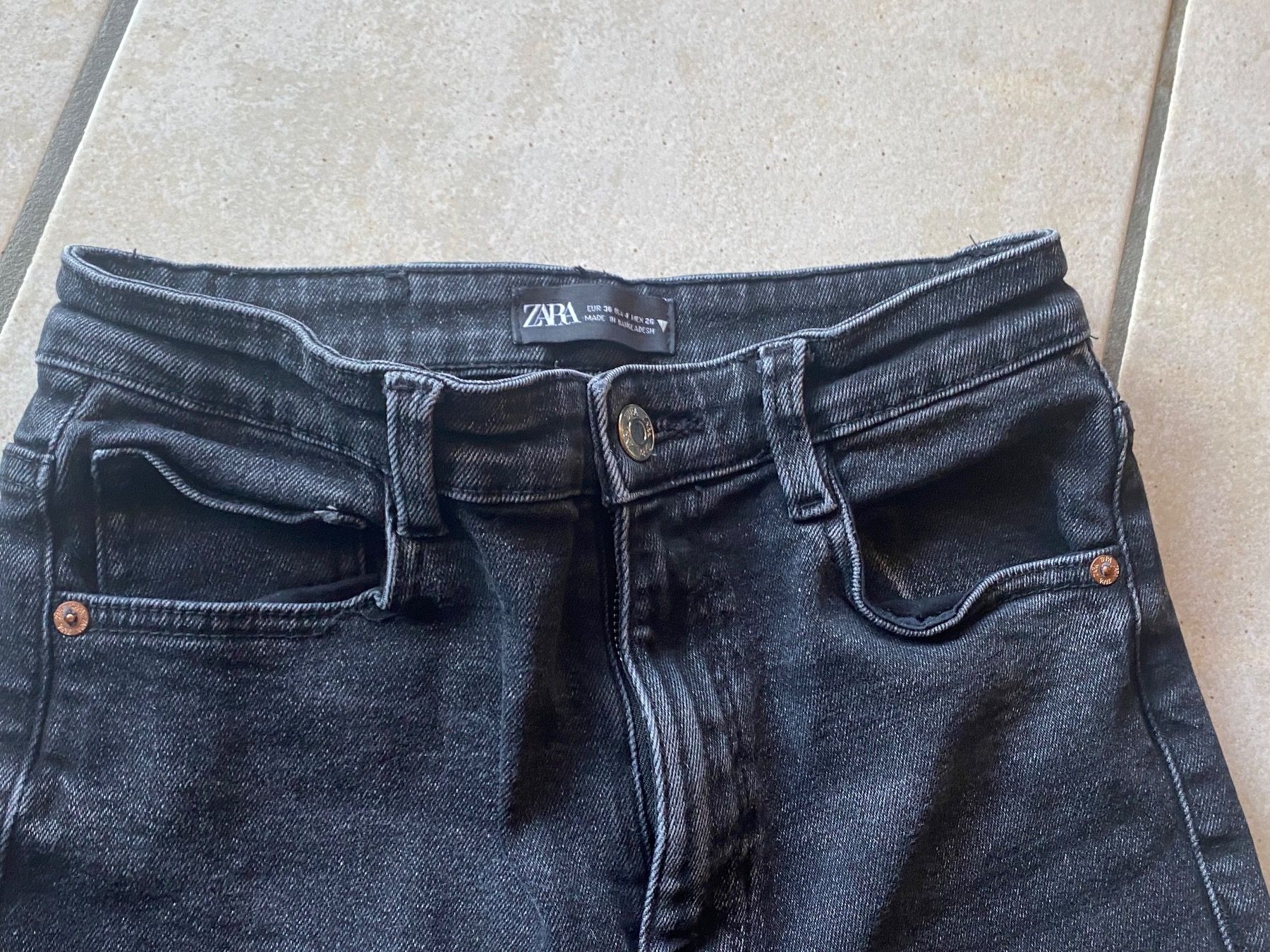 Zara Jeans: Jeans ZARA 36 schwarz stretch – D'occasion à Orpund par Mary8972 1