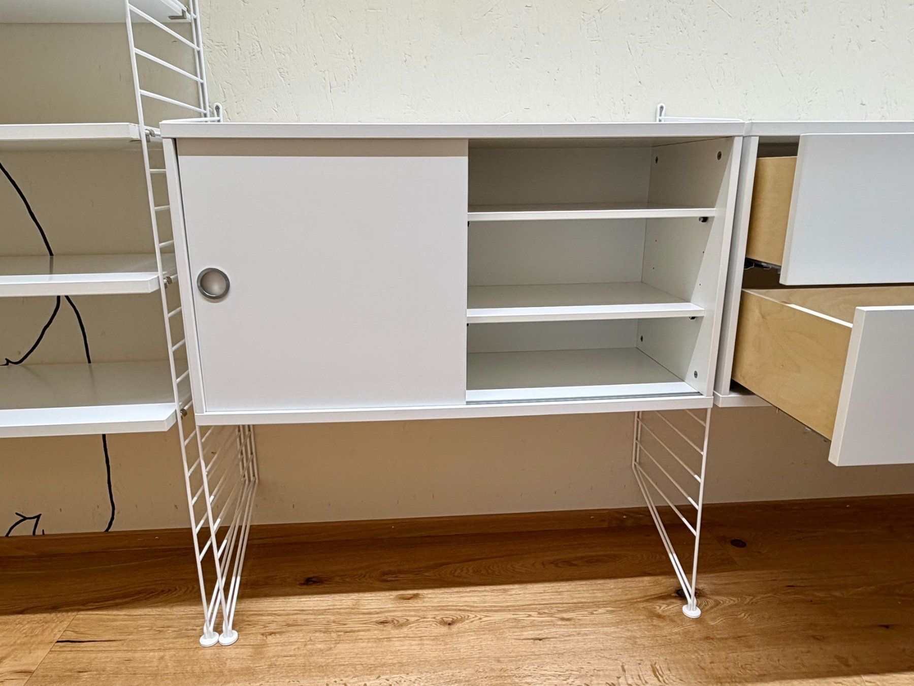 String Regale: String System Regal + Sideboard weiss, neuwertig (Original) – Gebraucht aus Oberkirch LU von petitefashion 3