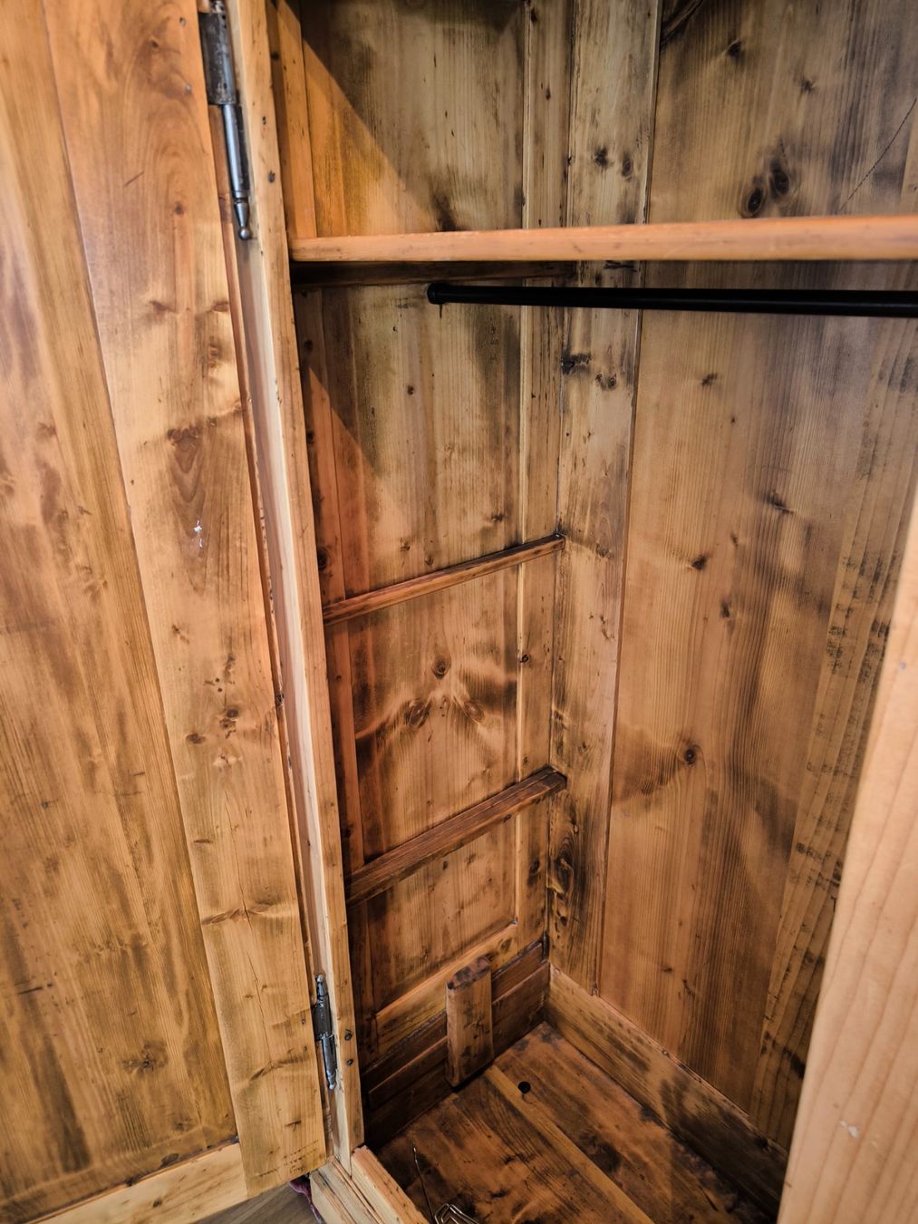 Holzartikel: Vintage Bauernschrank – Gebraucht aus Bülach von Stscho 2