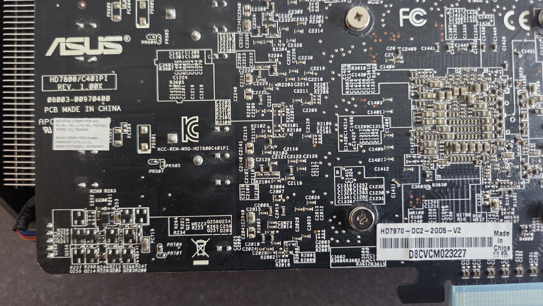 Asus Cartes graphiques: 2 GPUs ASUS – Défectueux à Zuzgen par Pinguin022 2