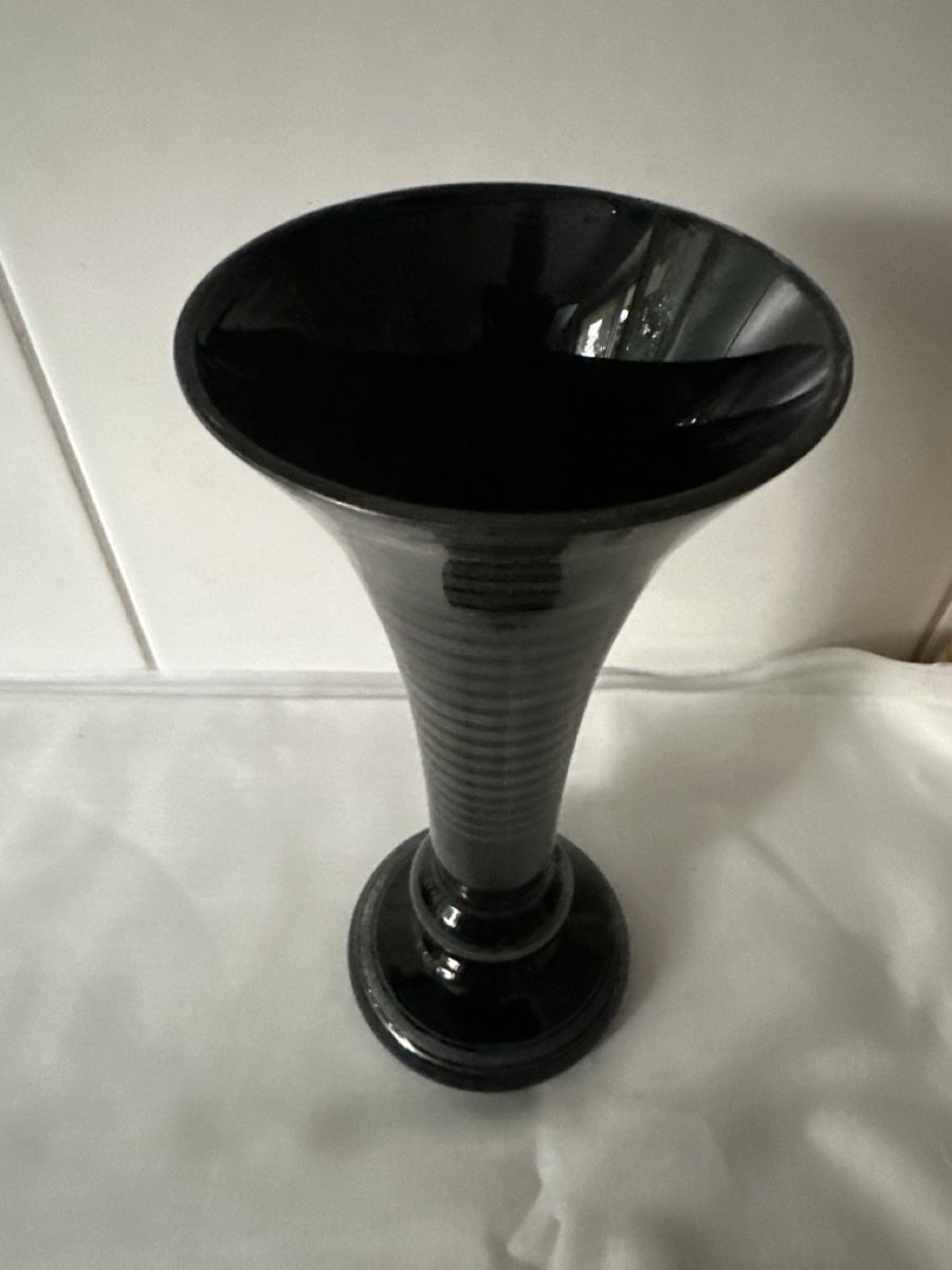 Vasen & Gefässe: Elegante schwarze Vase mit Silberstreifen – Gebraucht aus Zürich von Chaeffeler 1
