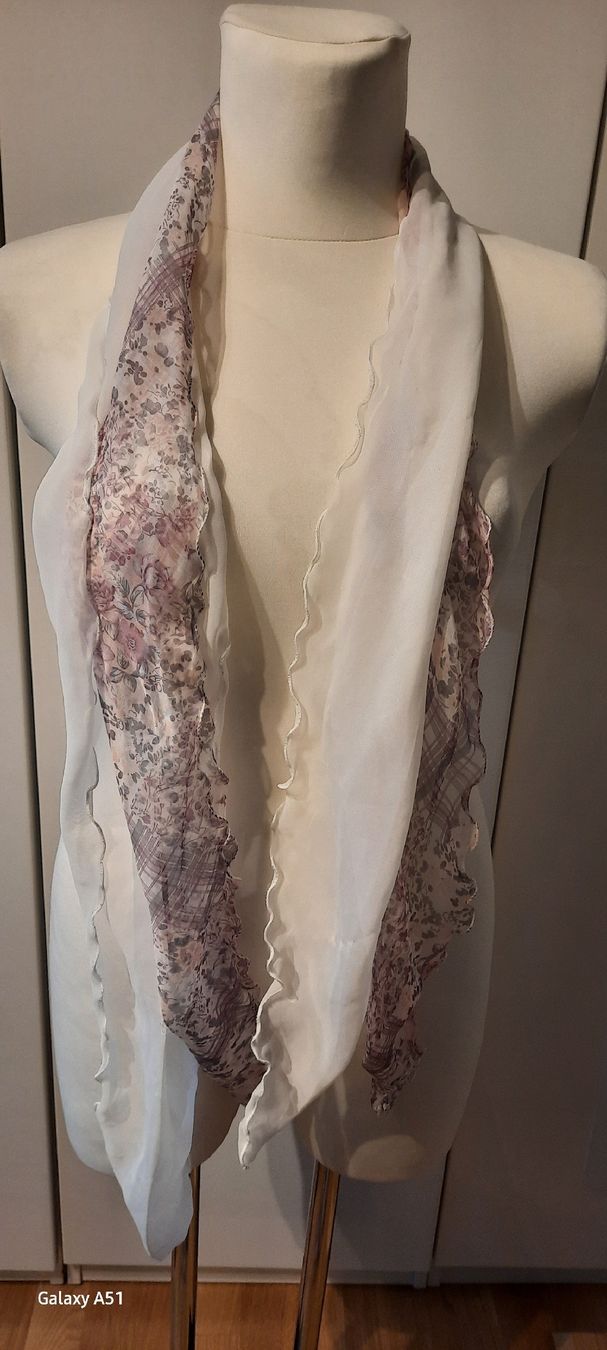 Foulards & écharpes: SCHAL weiss/blumig – D'occasion à Wädenswil par H2H_Secondhandshop 1