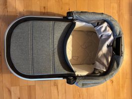 Uppa Baby Babyschale für Vista mit Träumeland Matraze