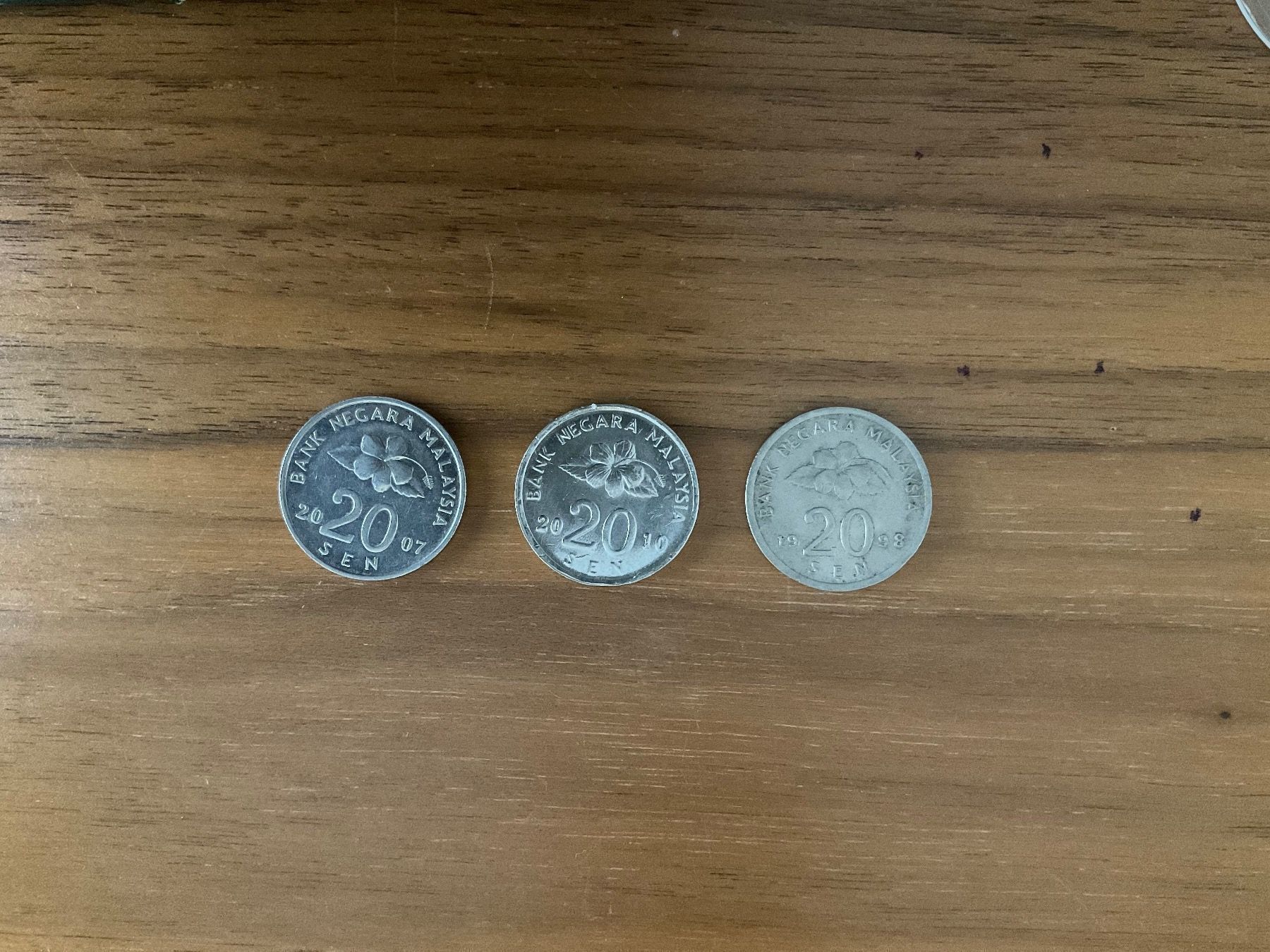 Tutti le monete: Monnaie d’Angleterre et du Commonwealth – Usato da Carouge GE venduto da Petronille5 6