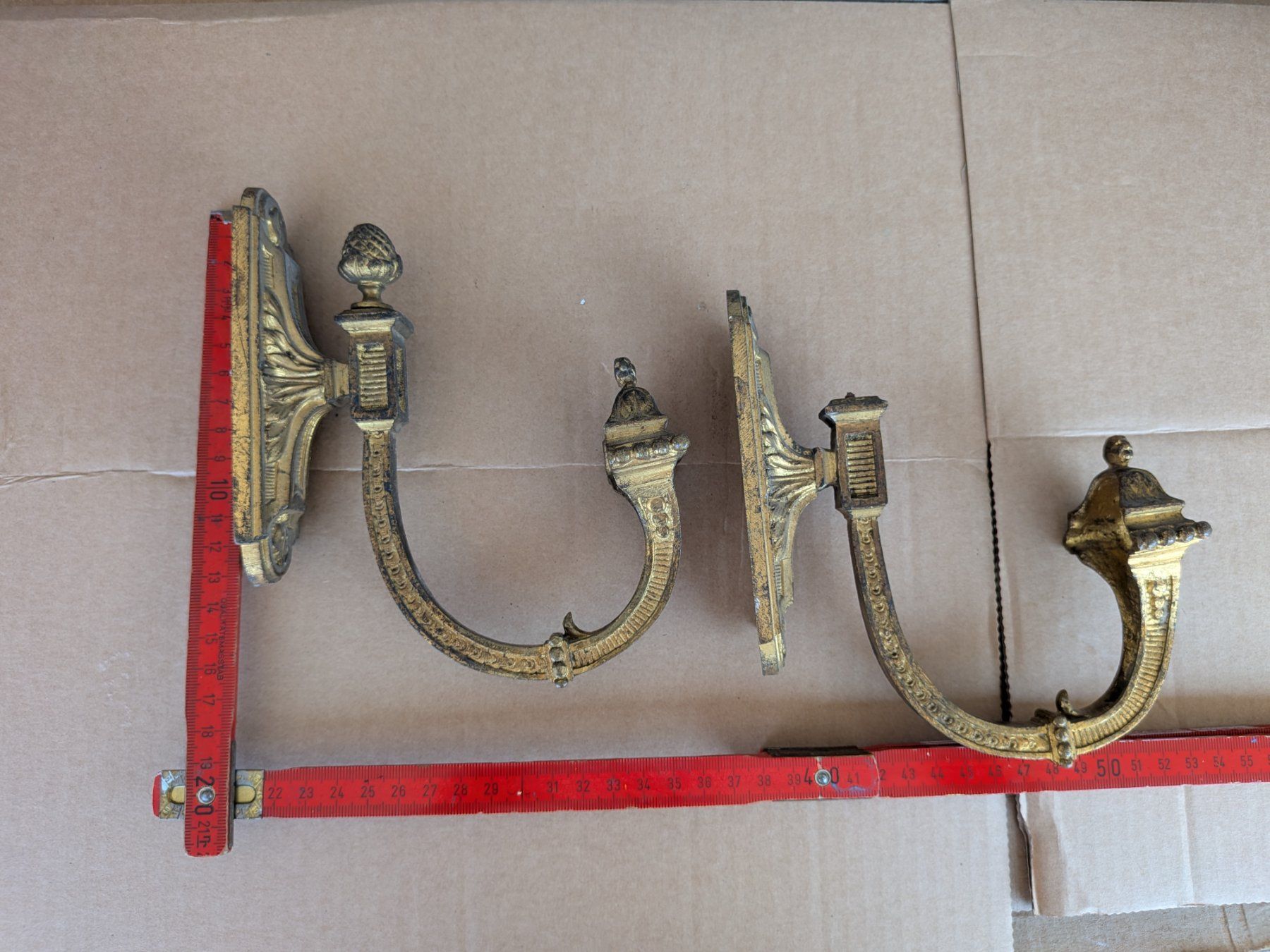 Sculture & Statue: 2 antike Bronze Vorhangstangenhalter oder Raffhalter – Usato da Emmen venduto da Brockofsky 4