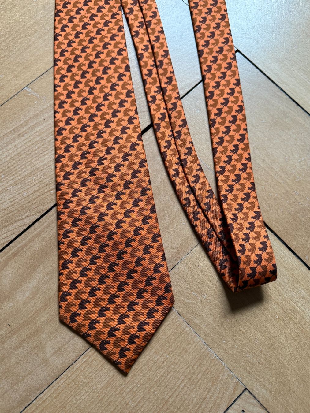 Hermès Krawatten: HERMÈS - Seide Krawatte orange mit Pferden – Neu (gemäss Beschreibung) aus Zürich von Diazaio 1