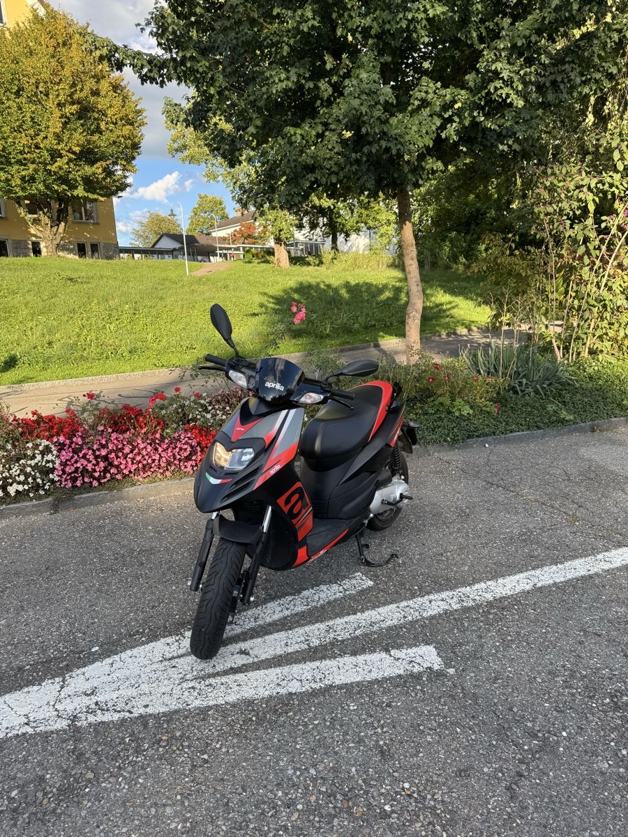 Aprilia Strada: Roller | Aprilia SR 50 – Usato da Hombrechtikon venduto da eli_xsh8