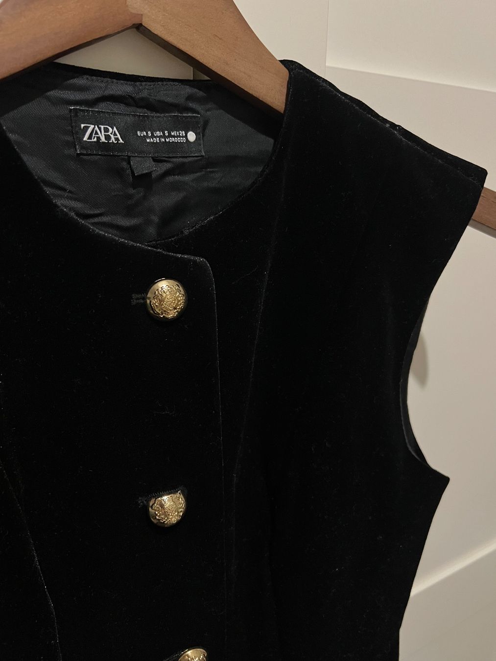 Vestiti: ZARA Samtkleid mit goldenen Knöpfen – Usato da Wittenbach venduto da DGB_xoxo 1