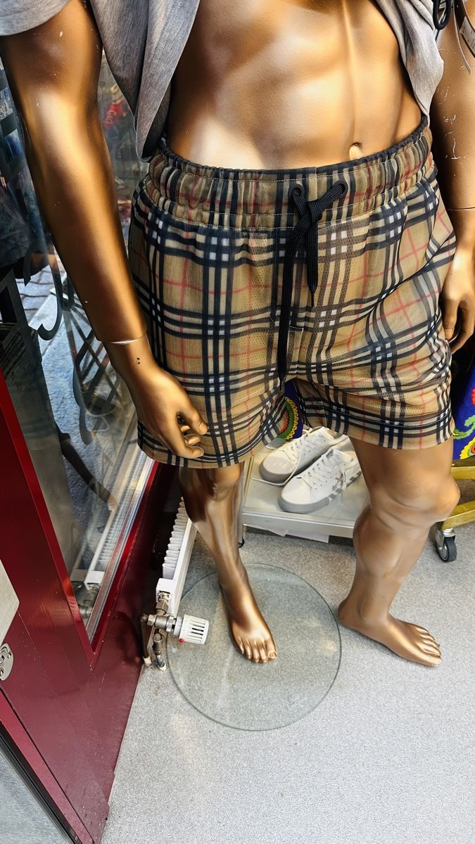Burberry Pantaloni: Burberry Kurze Hose – Nuovo e nell'imballaggio originale da Lachen SZ venduto da HelvetiaLuxury 2