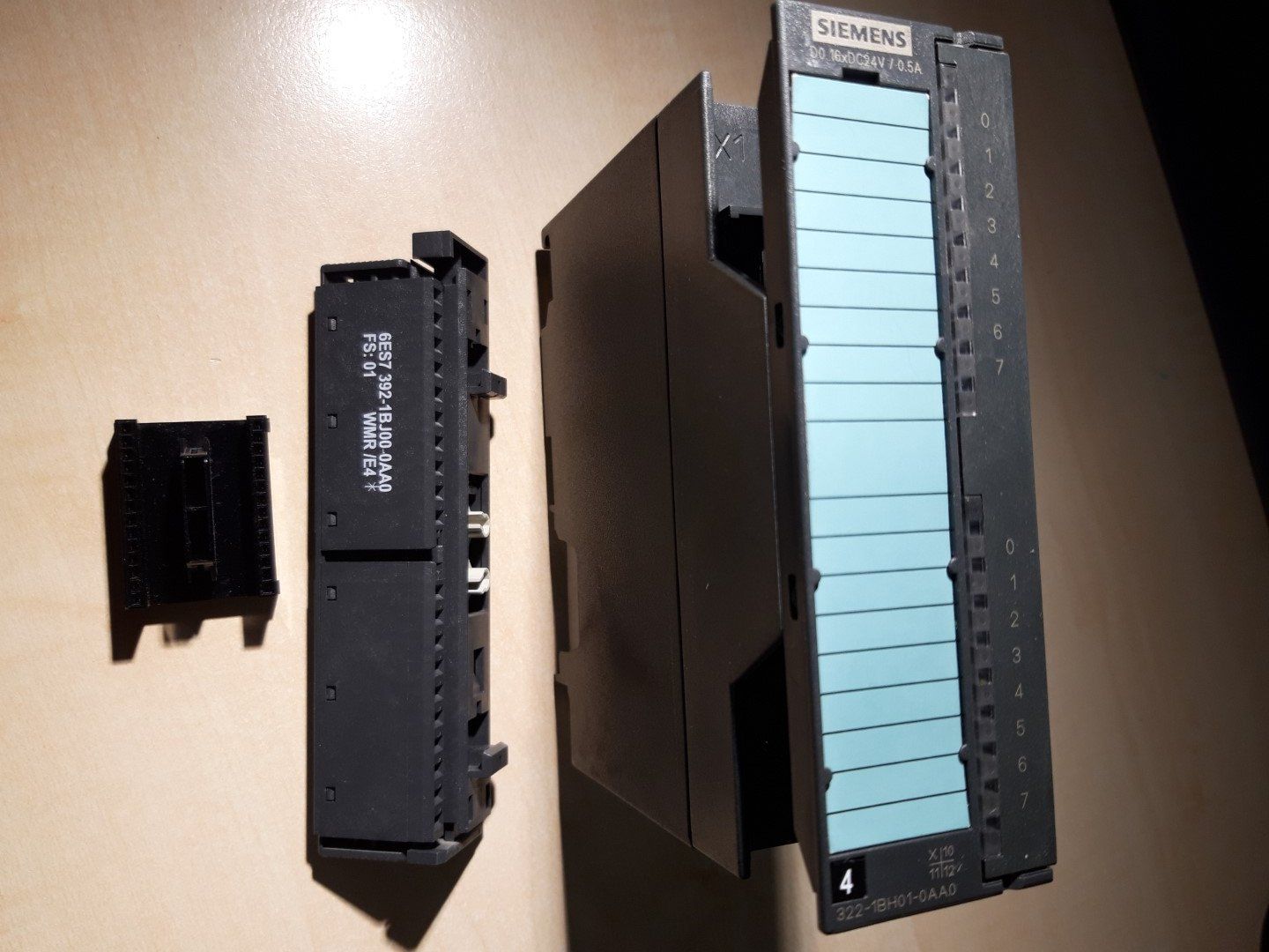 Componenti elettronici: Siemens 6ES7322-1BH01-0AA0 – Usato da Egliswil venduto da Cracky81 2