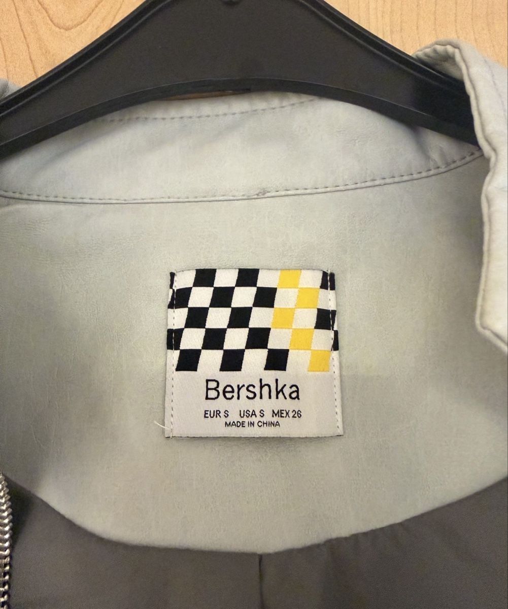 Bershka Jacken: Bershka Cropped Bikerjacke – Gebraucht aus Rorschach von Tara234 3
