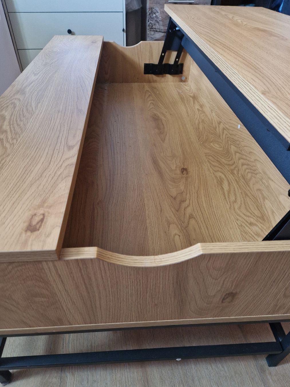 Tables: Wunderschöner Couchtisch Eiche Massiv mit Hubfunktion – D'occasion à Wolfwil par schumii22 3