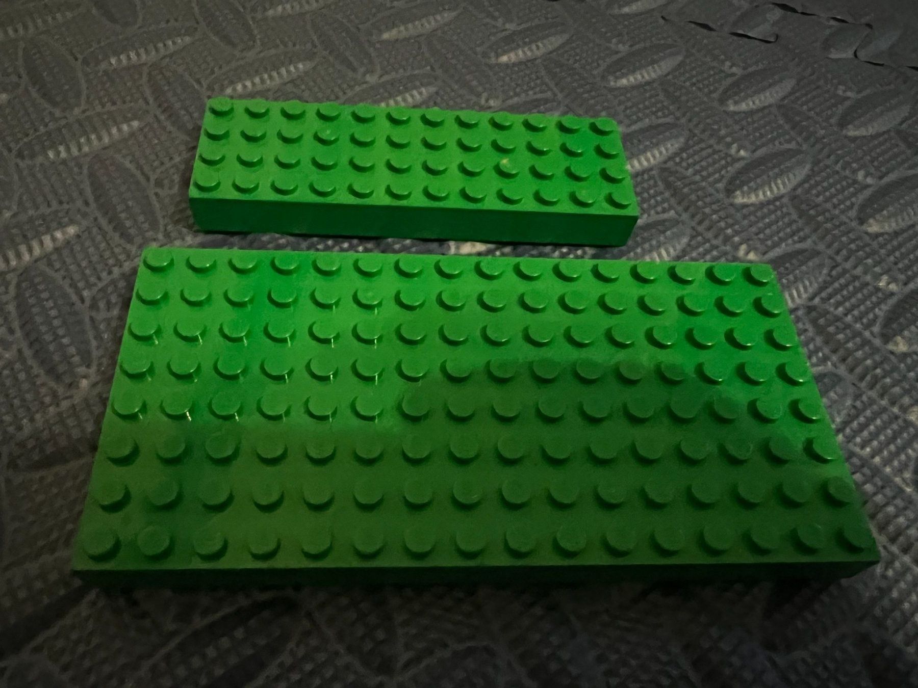 Lego Kit di costruzioni: Lego 2x grüne Platten dick – Usato da Reinach BL venduto da bermuda-dreieck