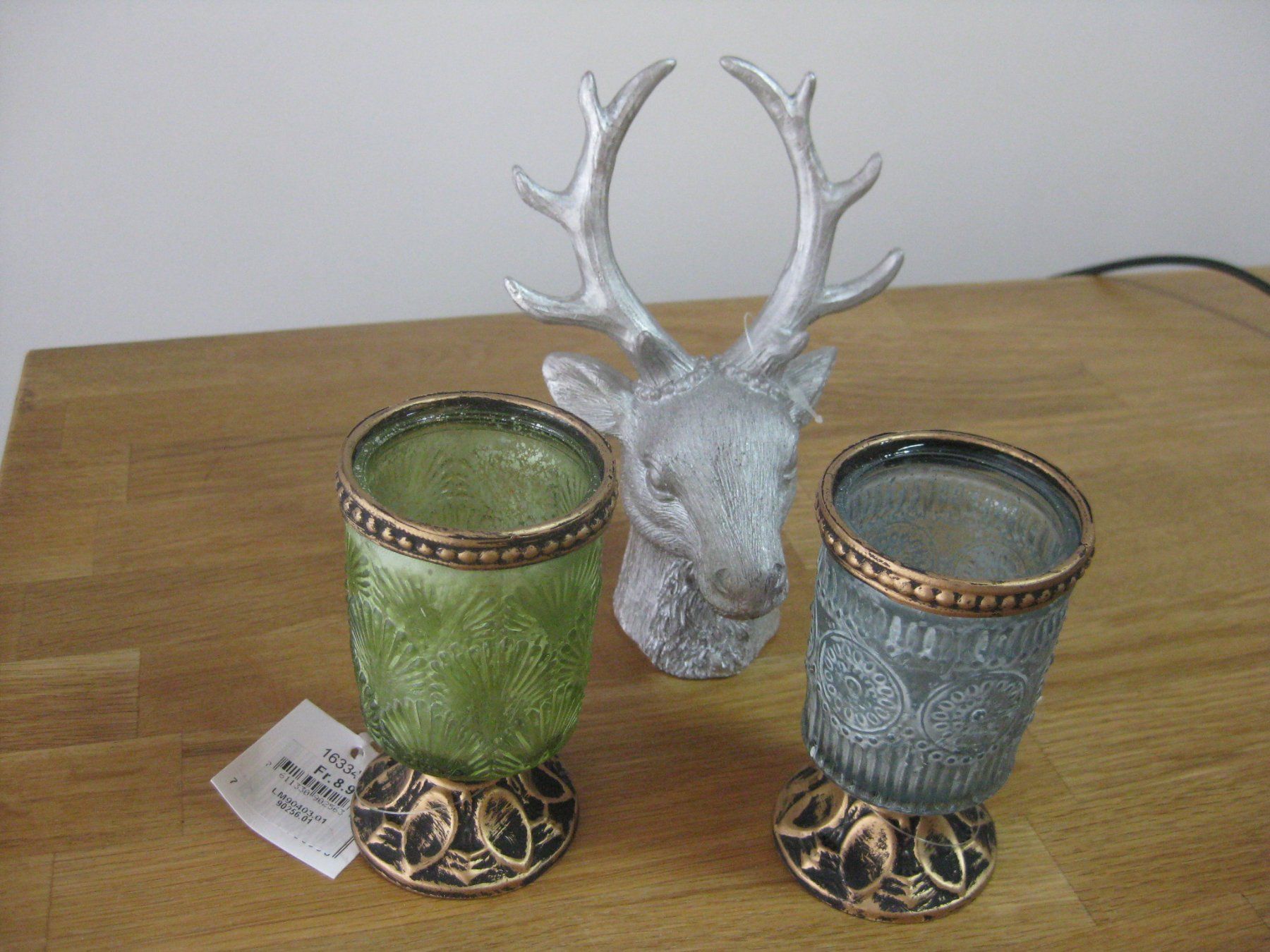 Tutte le decorazioni: 2 schöne Glas Teelichter und 1 Hirschkopf – Nuovo (secondo la descrizione) da Romanshorn venduto da Wazoohandlung