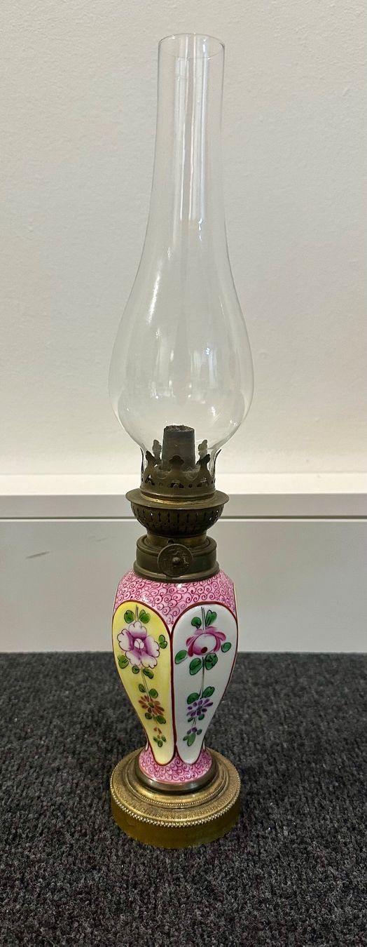 Lampade: Süsse antike Petroleumlampe – Usato da Basel venduto da artthings4you