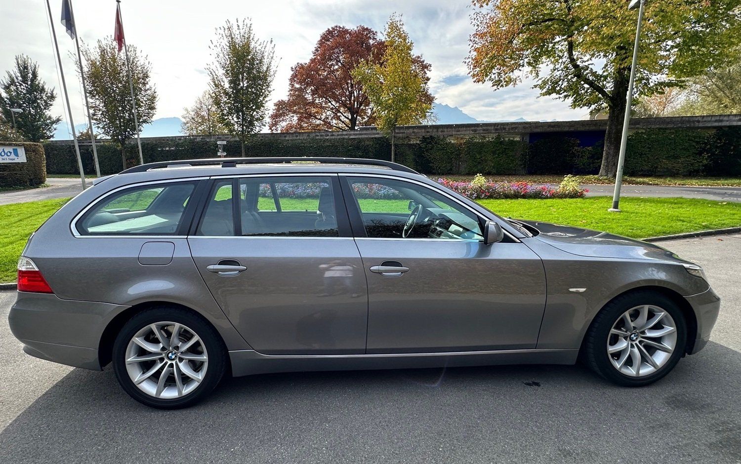BMW Autos: BMW 525d touring Steptronic, frisch ab Service – Gebraucht aus Meggen von Elevation7