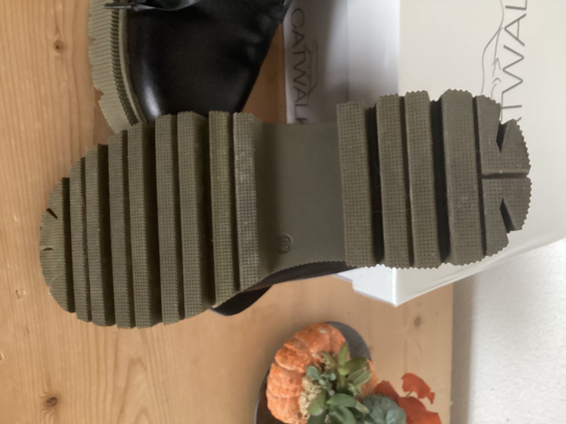 Scarpe da donna: Schuhe style Dr Martens NEU 36 – Nuovo (secondo la descrizione) da Estavannens venduto da lulutte 1