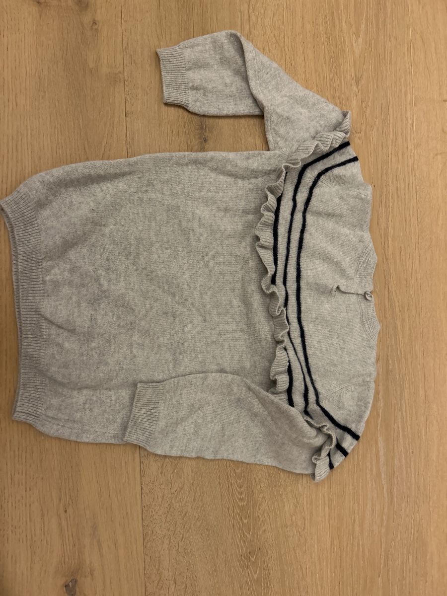 Pulls et sweat-shirts: Grauer Kaschmir Pullover mit Rüschen Grösse ca 98 – D'occasion à Olten par kleinundfeinfashion 5
