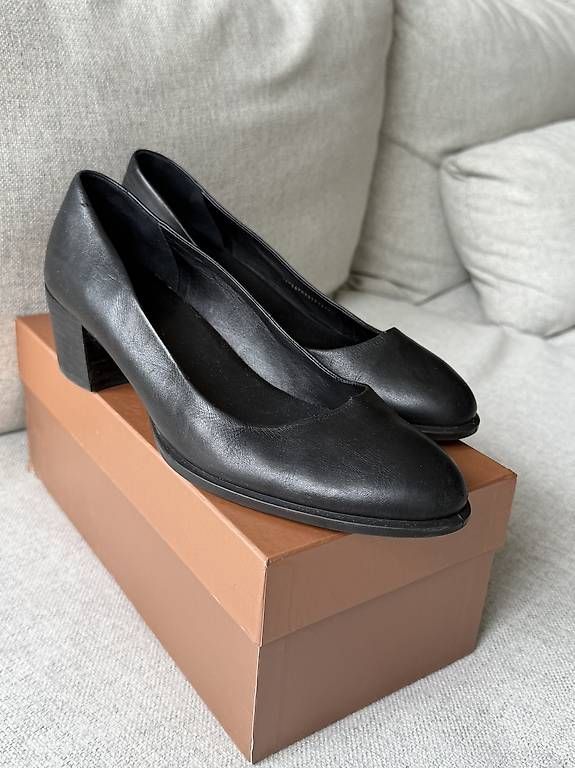 Scarpe da donna: Ecco Schwarze Leder Pumps  – Usato da Zürich venduto da YanaZam 1
