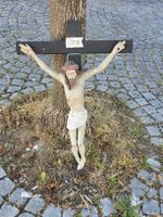 Kruzifix Jesusfigur mit Kreuz bemalt guter Zustand