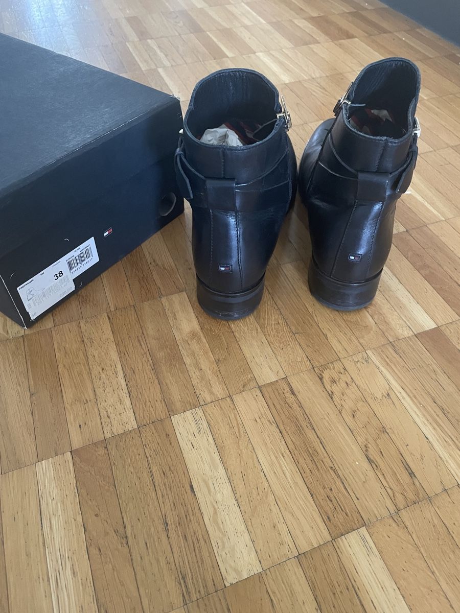 Tommy Hilfiger Damenschuhe: Tommy Hilfiger Black Leather Ankle Boots, Size 38 EU – Gebraucht aus Neuchatel von shi_9fzw 7