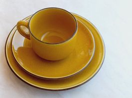 Rössler Porzellan Senfgelb - Tasse, Teller, Unterteller