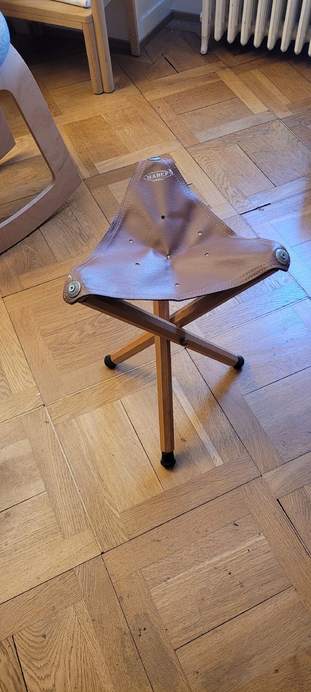 Hocker: chaise pliable cuir Mabef avec sac . – Neu (gemäss Beschreibung) aus Genève von uneautresaison 2