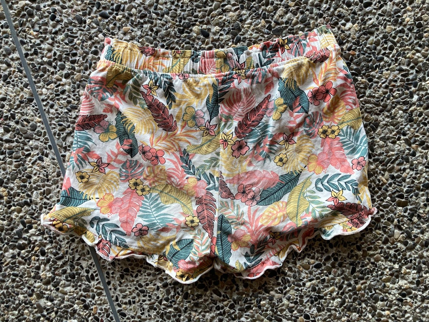 C&A Pantaloni: Shorts, kurze Hose, Gr. 128 – Usato da Aetingen venduto da Nadinsky 2