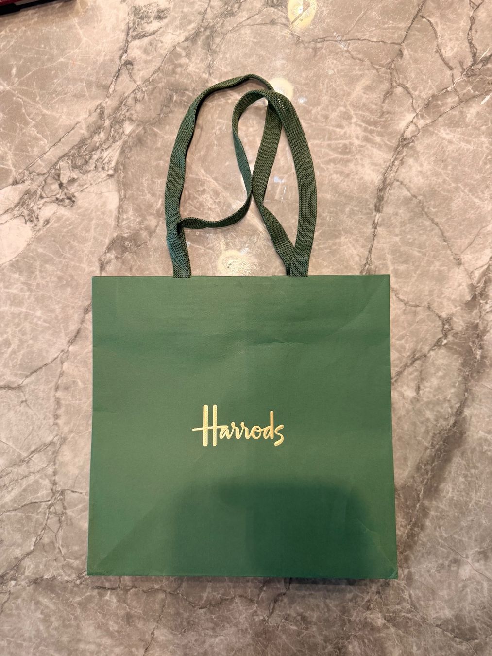 Harrods Taschen: Harrods Papiertüte – Gebraucht aus Balgach von ren_xy57