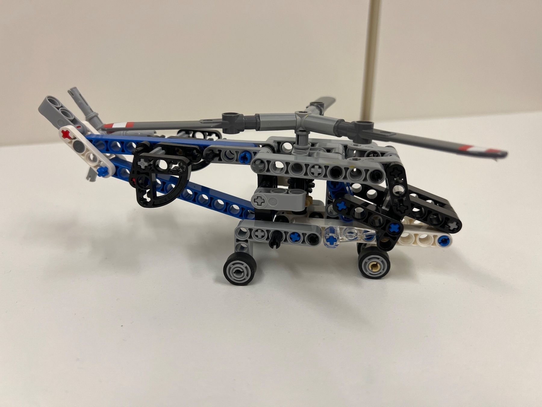 Lego Kit di costruzioni: LEGO Technic Helikopter 42020 – Usato da Bottmingen venduto da Botbas