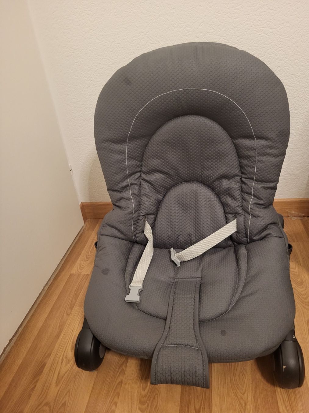 Chicco Sdraiette & Sdraiette a dondolo: Babyschaukel – Usato da Arbon venduto da ali_nd8l