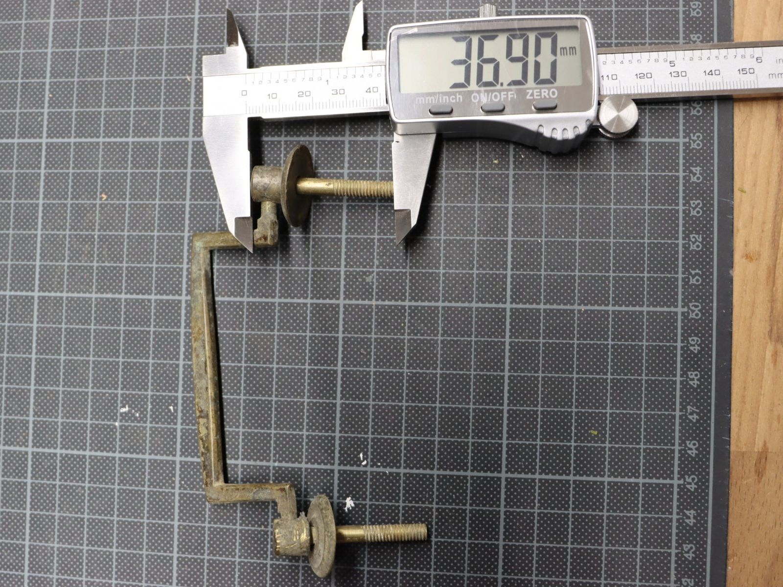 Ferramenta: Antiker Fallgriff / Möbelgriff / antiker Kommodengriff – Usato da Emmetten venduto da Super008 7