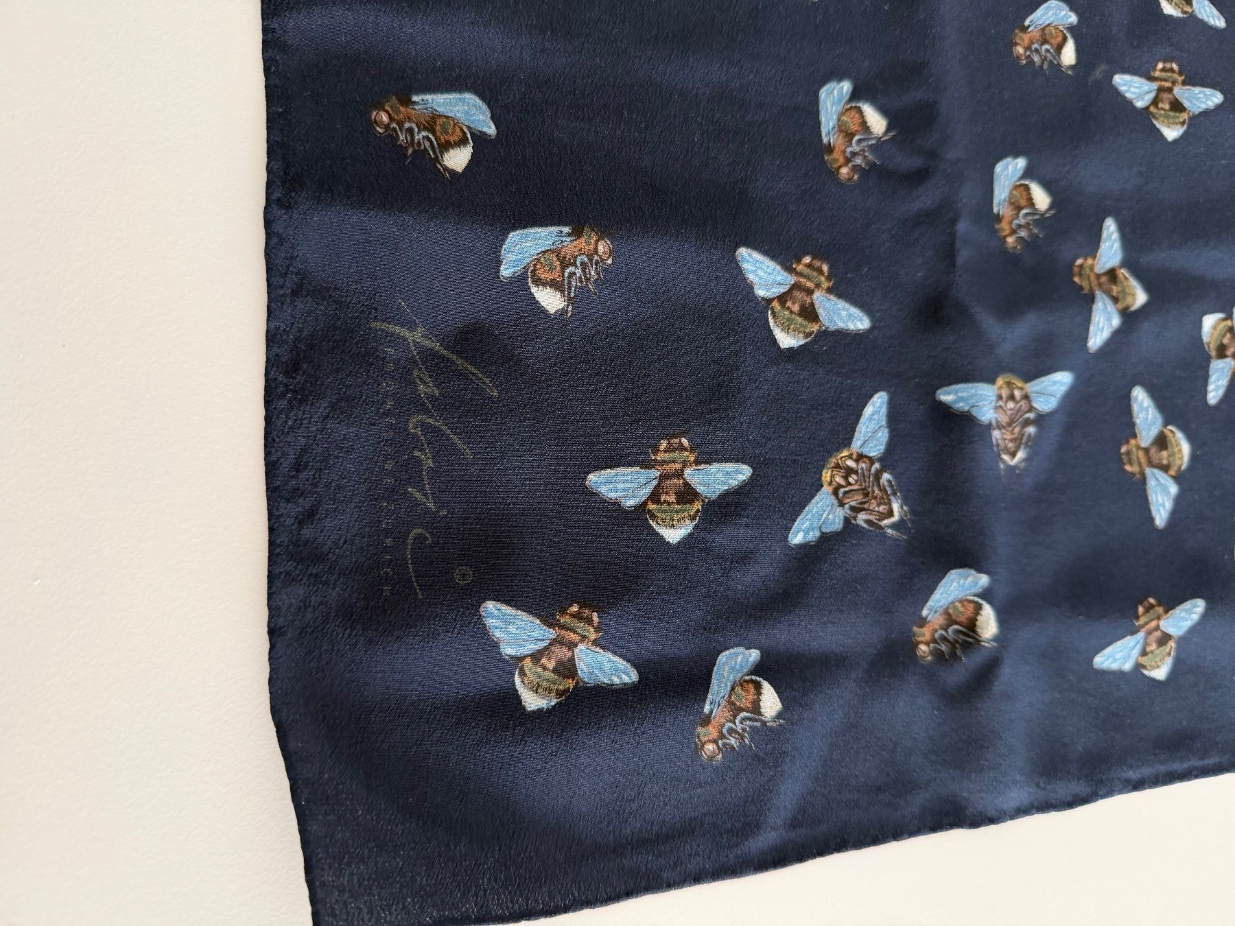Fabric Frontline Foulard & Sciarpe: Fabric Frontline Seidenschal – Usato da Hedingen venduto da mon_br7r 1