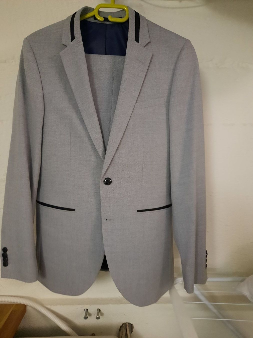 C&A Completi: grauer Anzug Slim Fit – Usato da Niederglatt ZH venduto da Bobsli