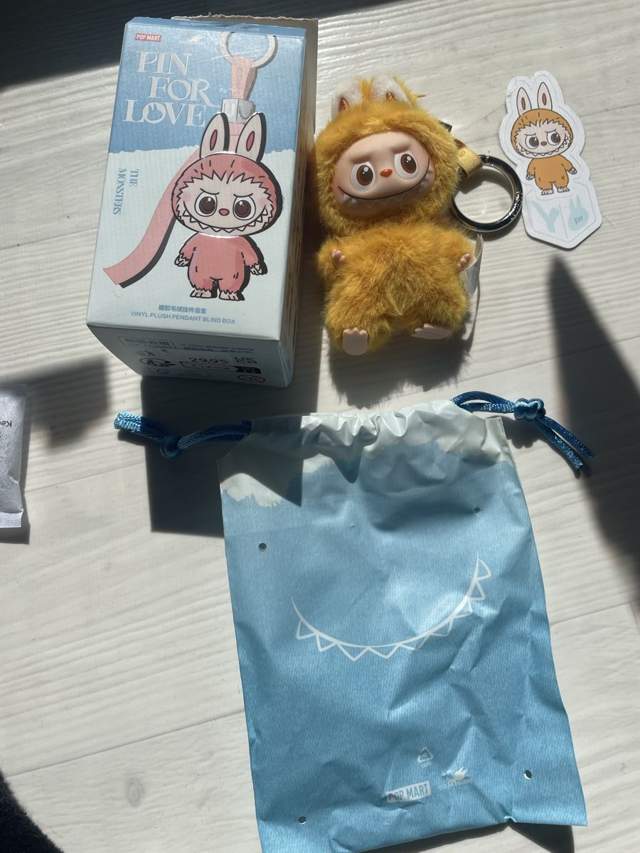 Schlüsselanhänger & - bänder: Original Labubu PIN vor Love Y – Neu und originalverpackt aus Koppigen von rwnr 2