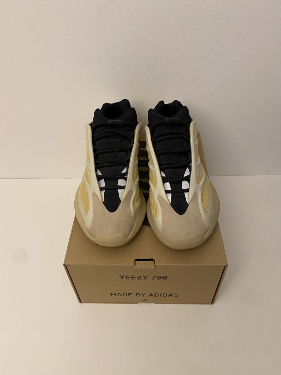 Adidas Herrenschuhe: Yeezy 700 V3 Sneaker Size 43 1/3 – Gebraucht aus Brüttisellen von xe_m 2