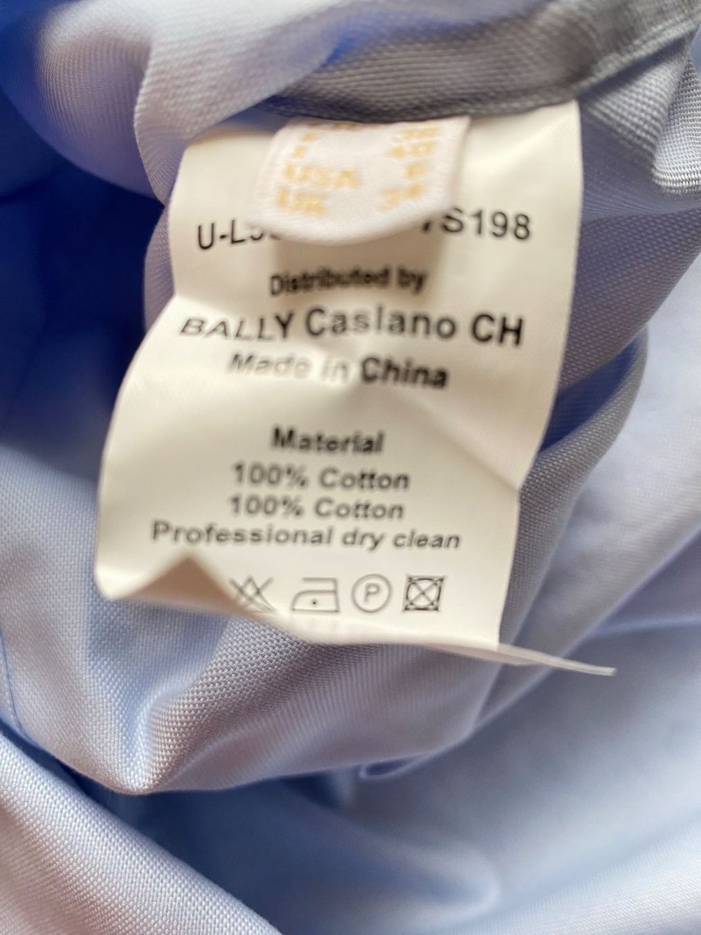 Bally Camicette: Bally Switzerland Bluse hellblau Grösse 36 – Nuovo (secondo la descrizione) da Rothrist venduto da lil_tg5m 5