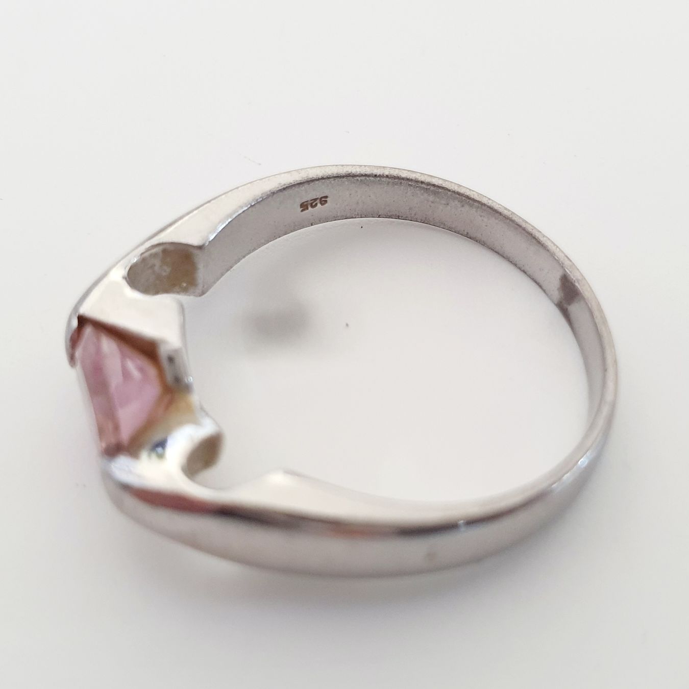 Anelli: Silberring 925 mit ein Rosa farbige Stein Gr. 18,6mm – Usato da Kreuzlingen venduto da Wunderkiste123 4