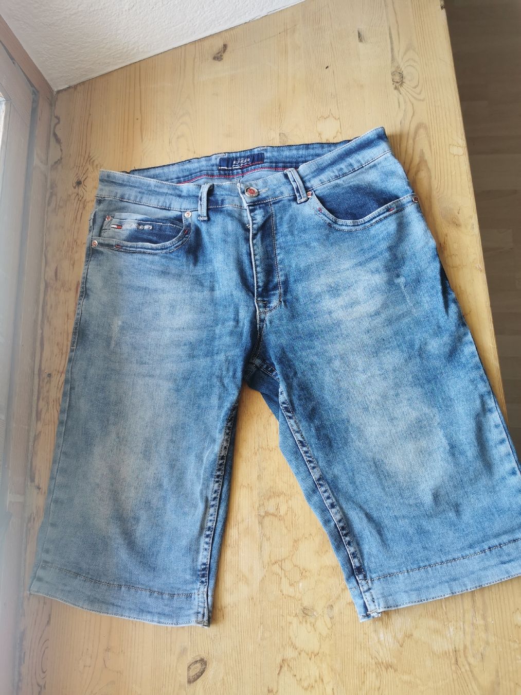 Jeans: Tommy Hilfiger Shorts 33 – Usato da ZERNEZ venduto da joaofonseca